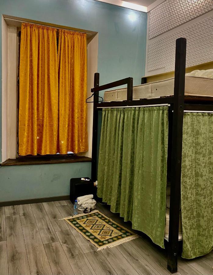 Communication Hostel บาทูมิ ภายนอก รูปภาพ