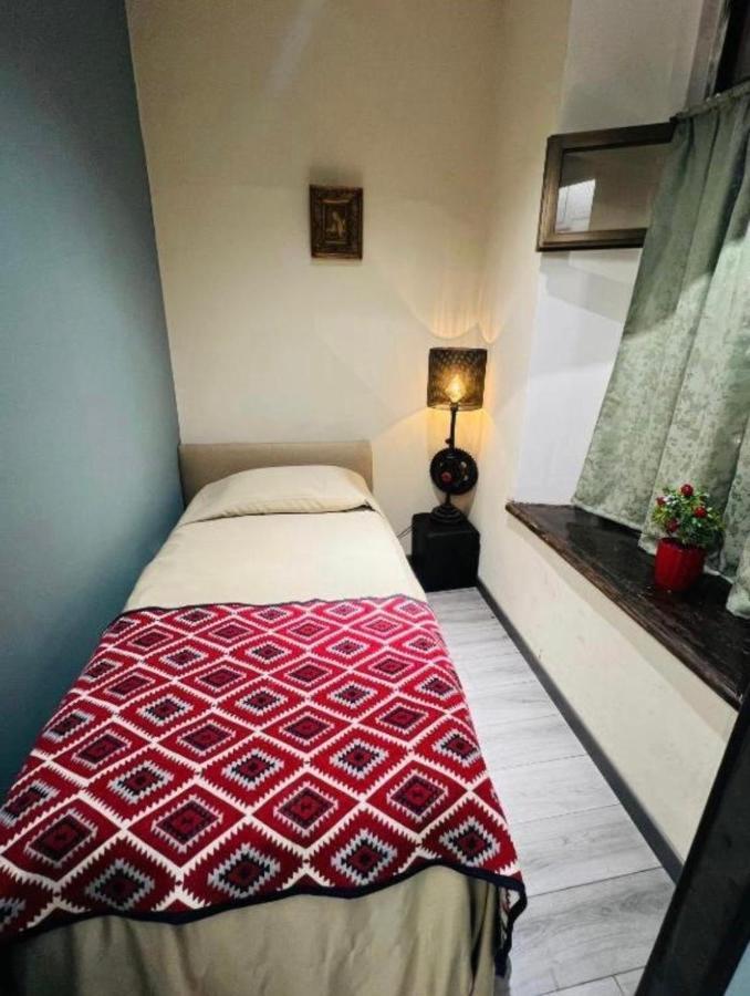 Communication Hostel บาทูมิ ภายนอก รูปภาพ